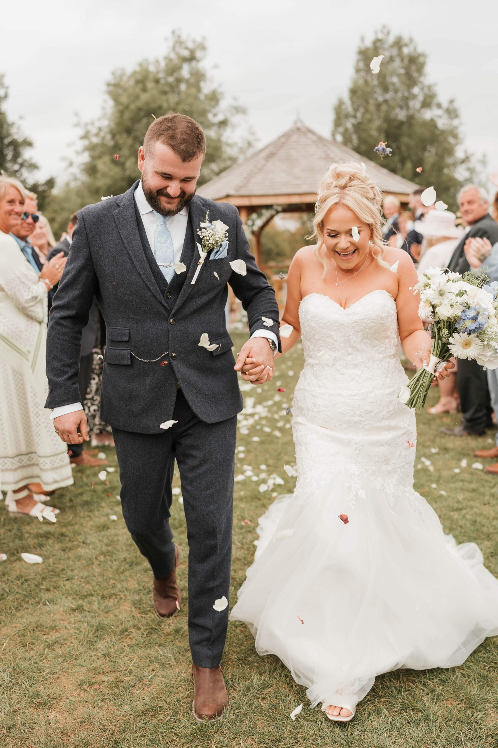 19.08.25 Ellie and George Summer Wedding